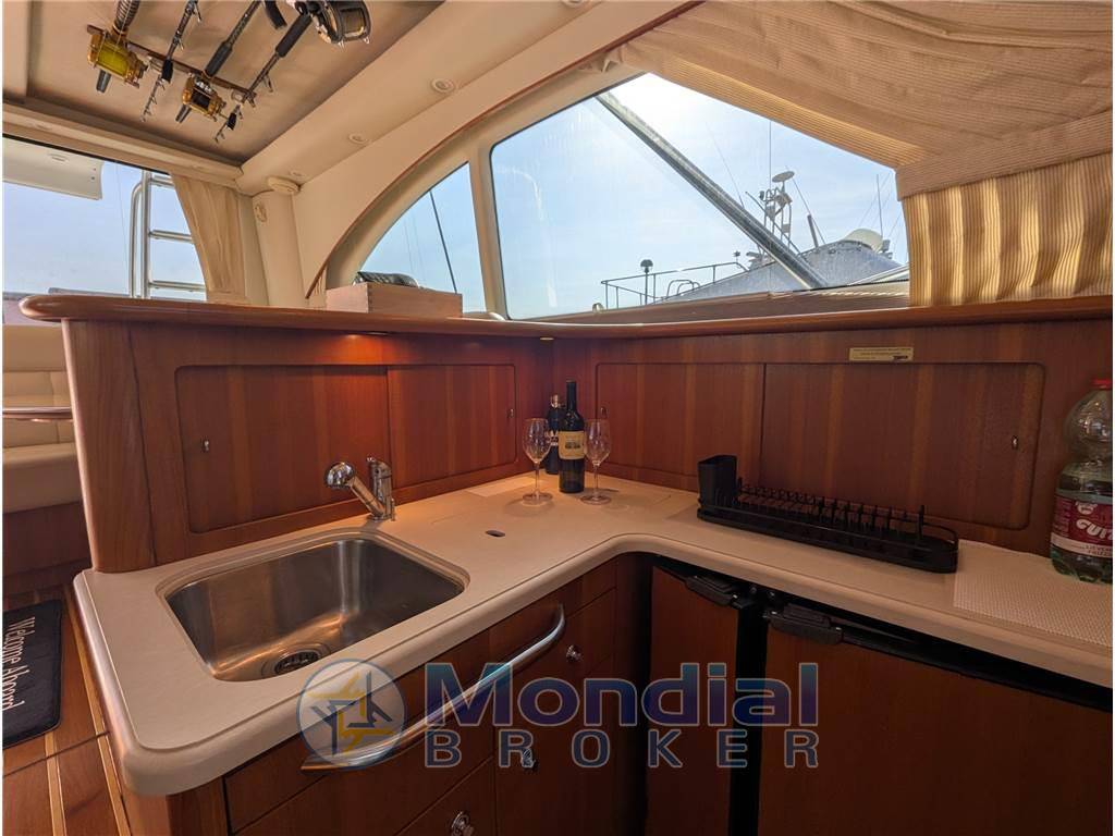 Tiara yachts 3900 convertible
