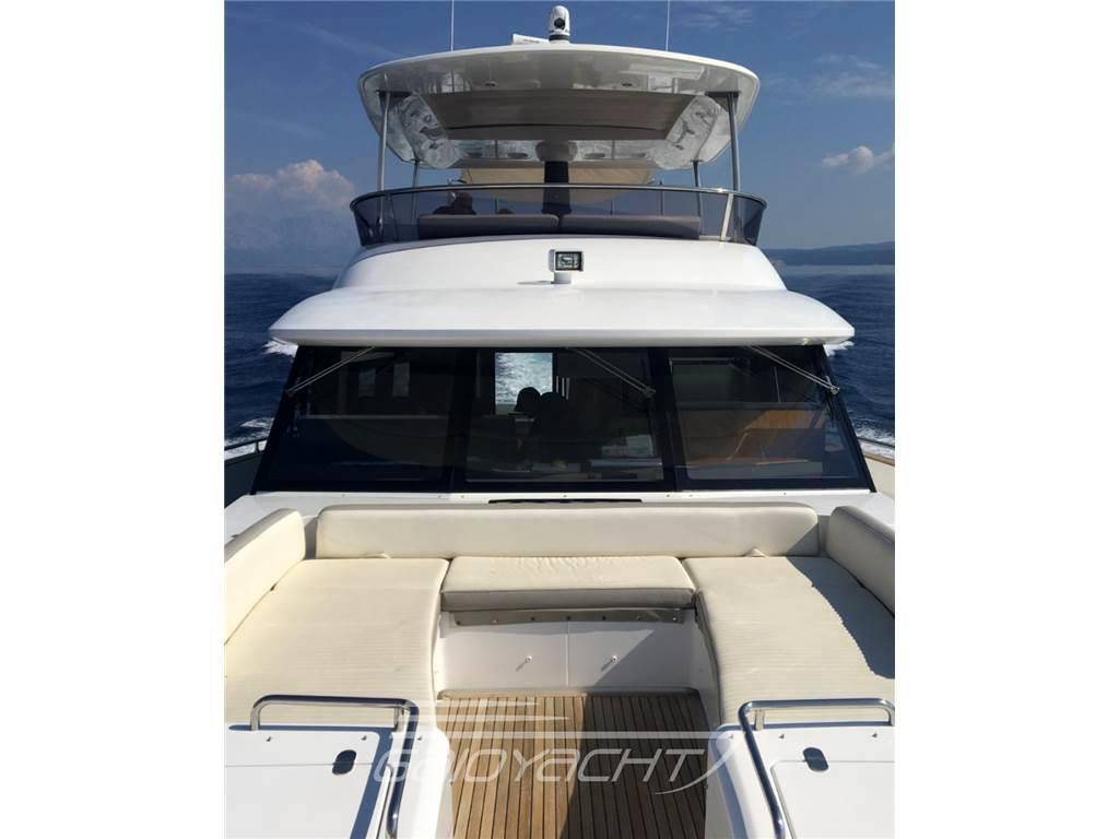 Azimut Magellano 66