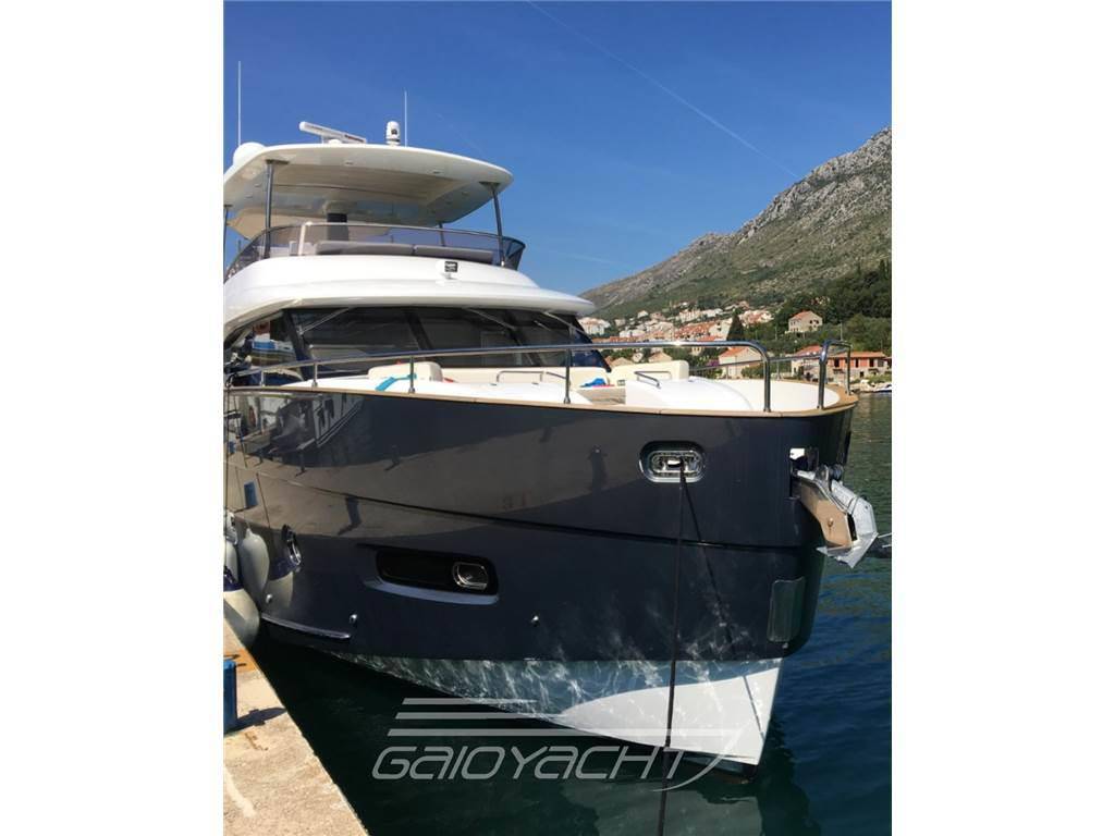 Azimut Magellano 66