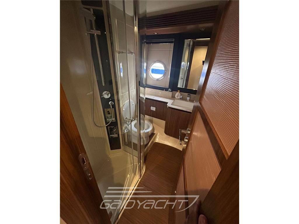 Azimut Magellano 66