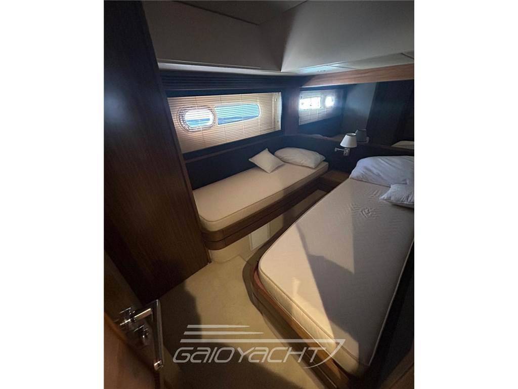 Azimut Magellano 66