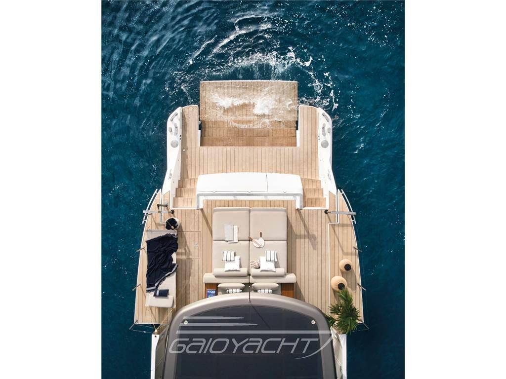 Azimut Seadeck 7