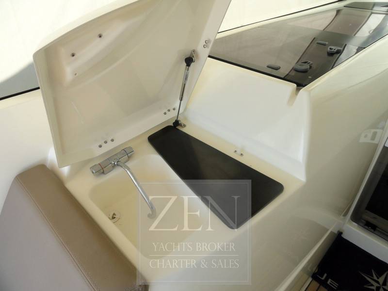 Jeanneau Leader 9 sport top