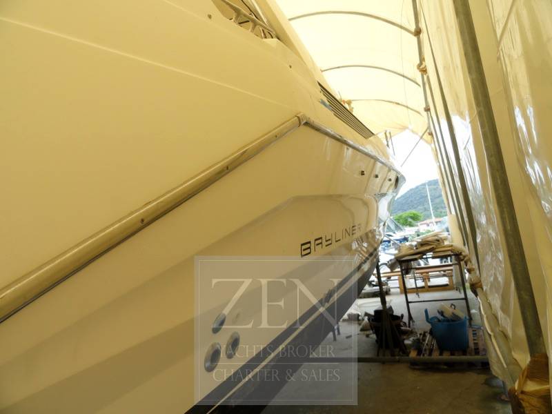 Bayliner 355 avanti