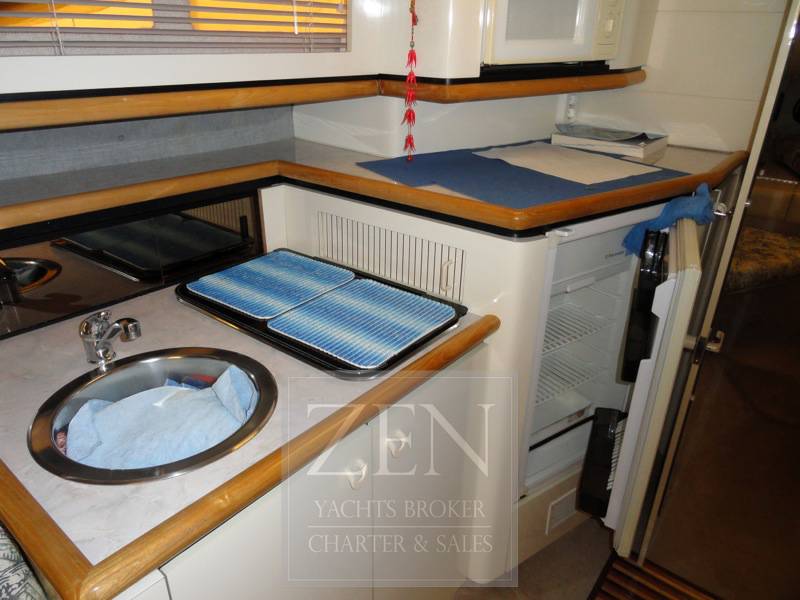 Bayliner 355 avanti