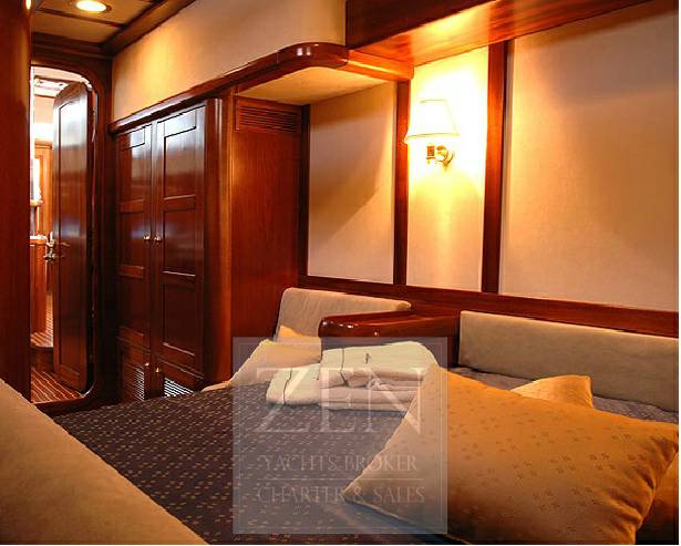 Lagoon royal yachts Pilot saloon 66