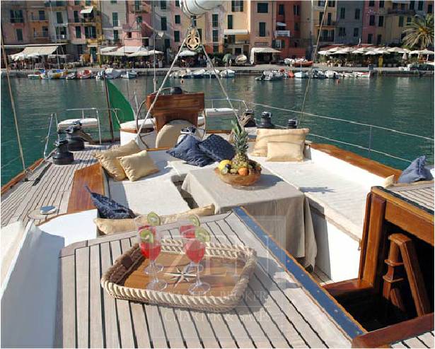 Lagoon royal yachts Pilot saloon 66