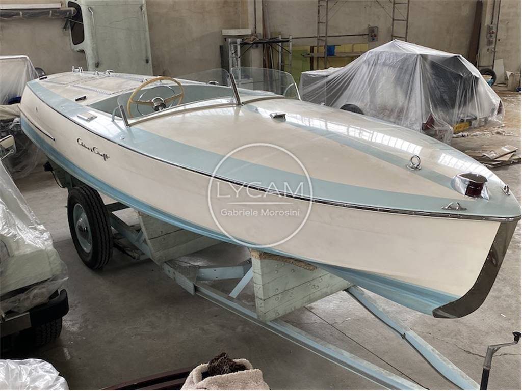 Chris-craft 19 racing runabout