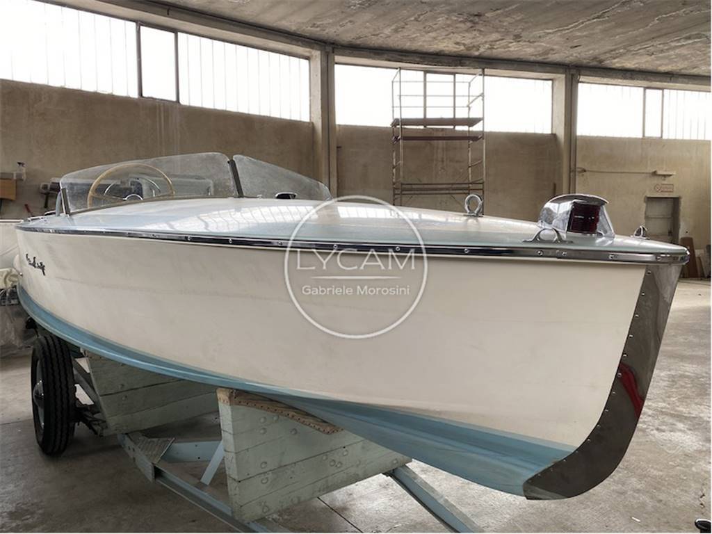 Chris-craft 19 racing runabout