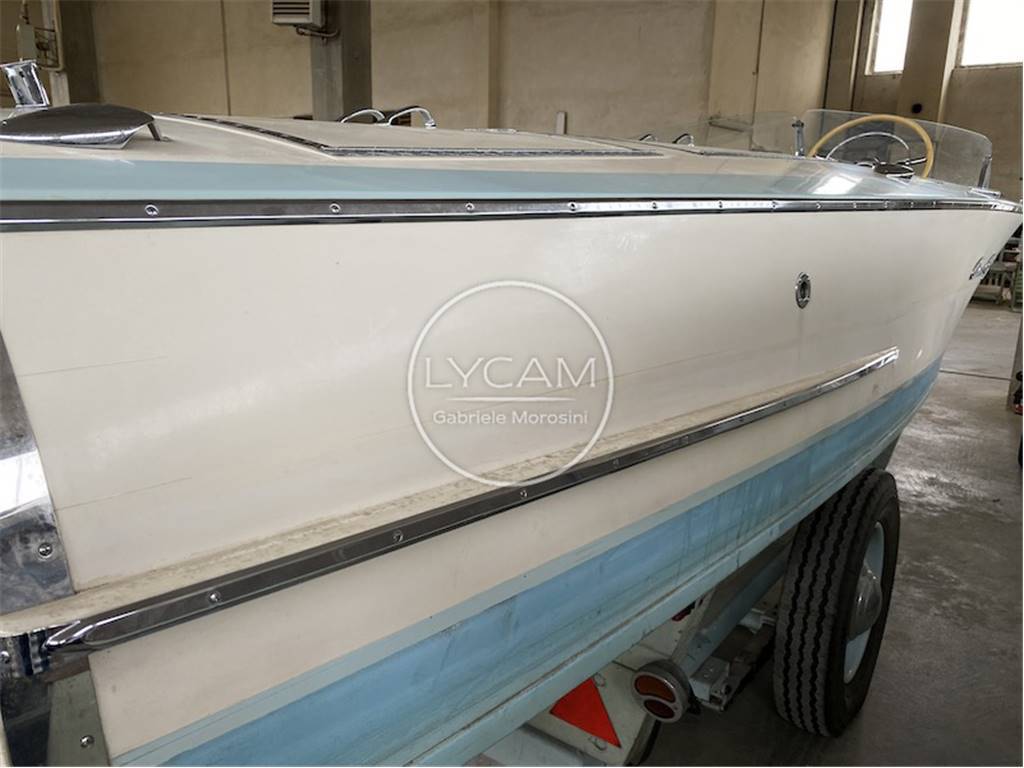 Chris-craft 19 racing runabout