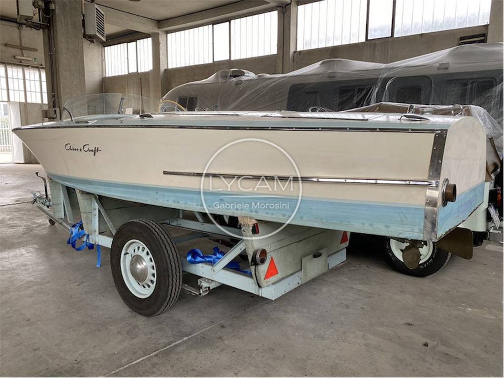 Chris-craft 19 racing runabout