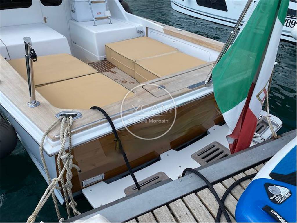 Bertram 31 fly