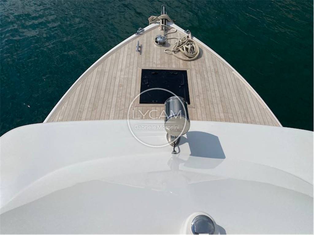 Bertram 31 fly