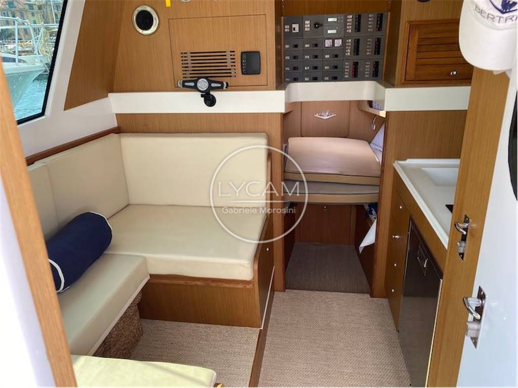 Bertram 31 fly