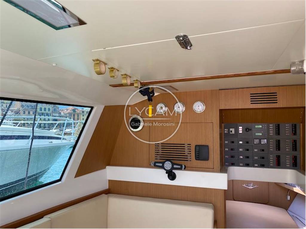 Bertram 31 fly