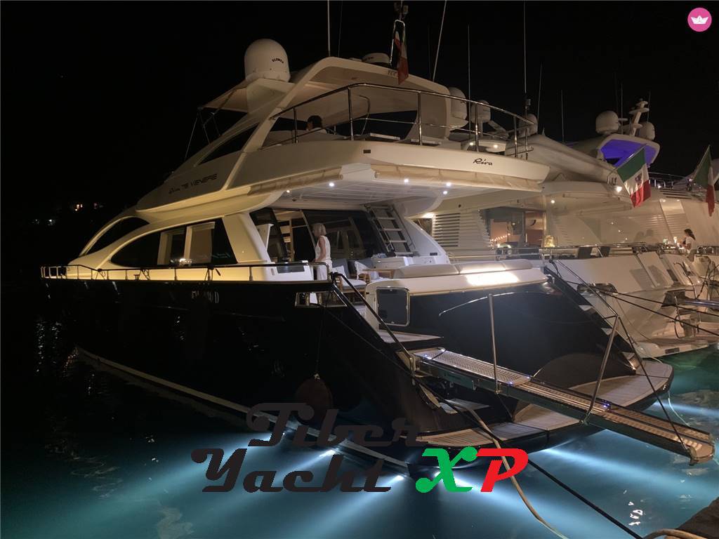 Riva 75 venere - barca in esclusiva