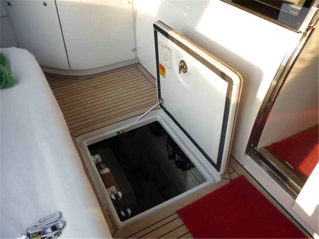 Pershing 62