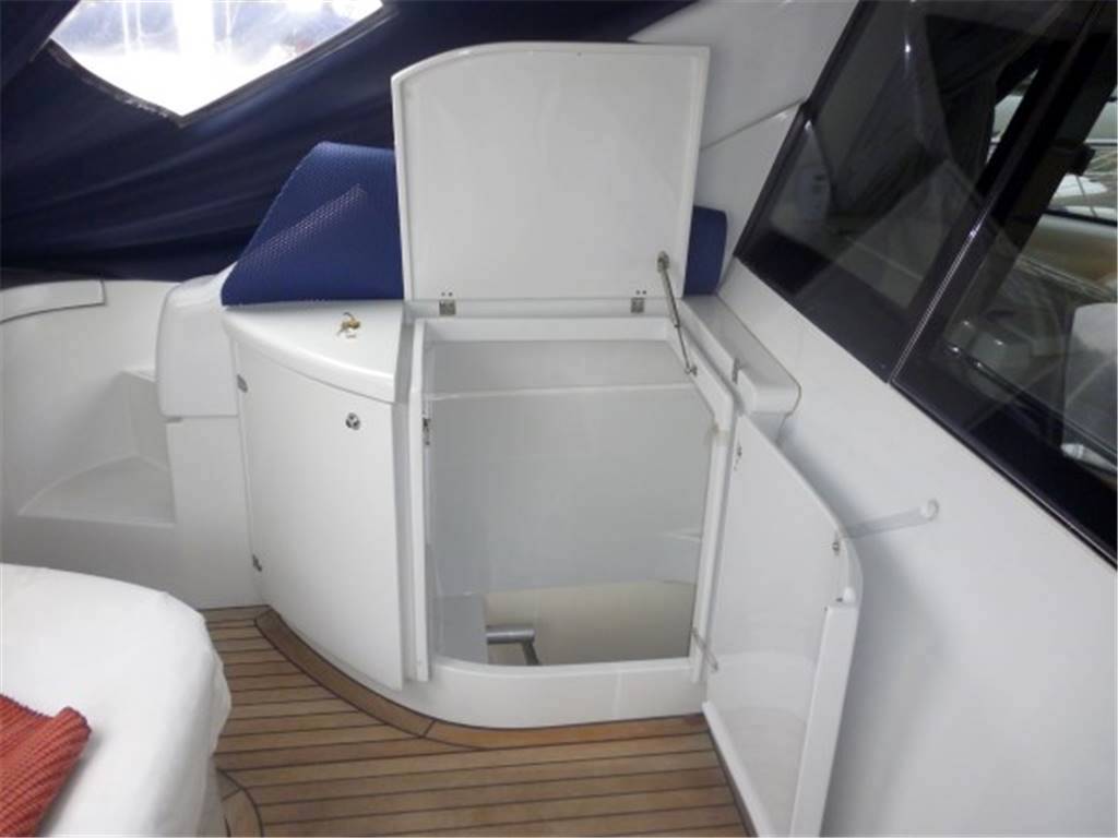 Pershing 62